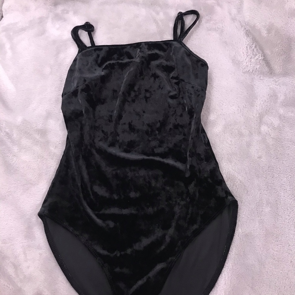 🌙Black velvet one piece
